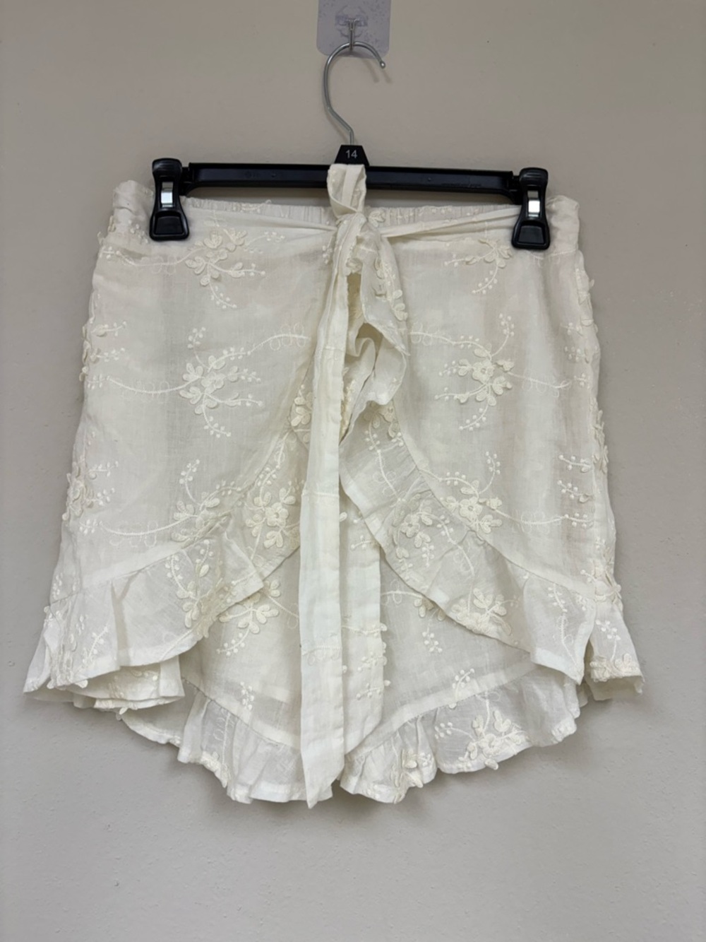 🤍Blue Rain Cream Embroidered Ruffle Wrap Shorts🤍